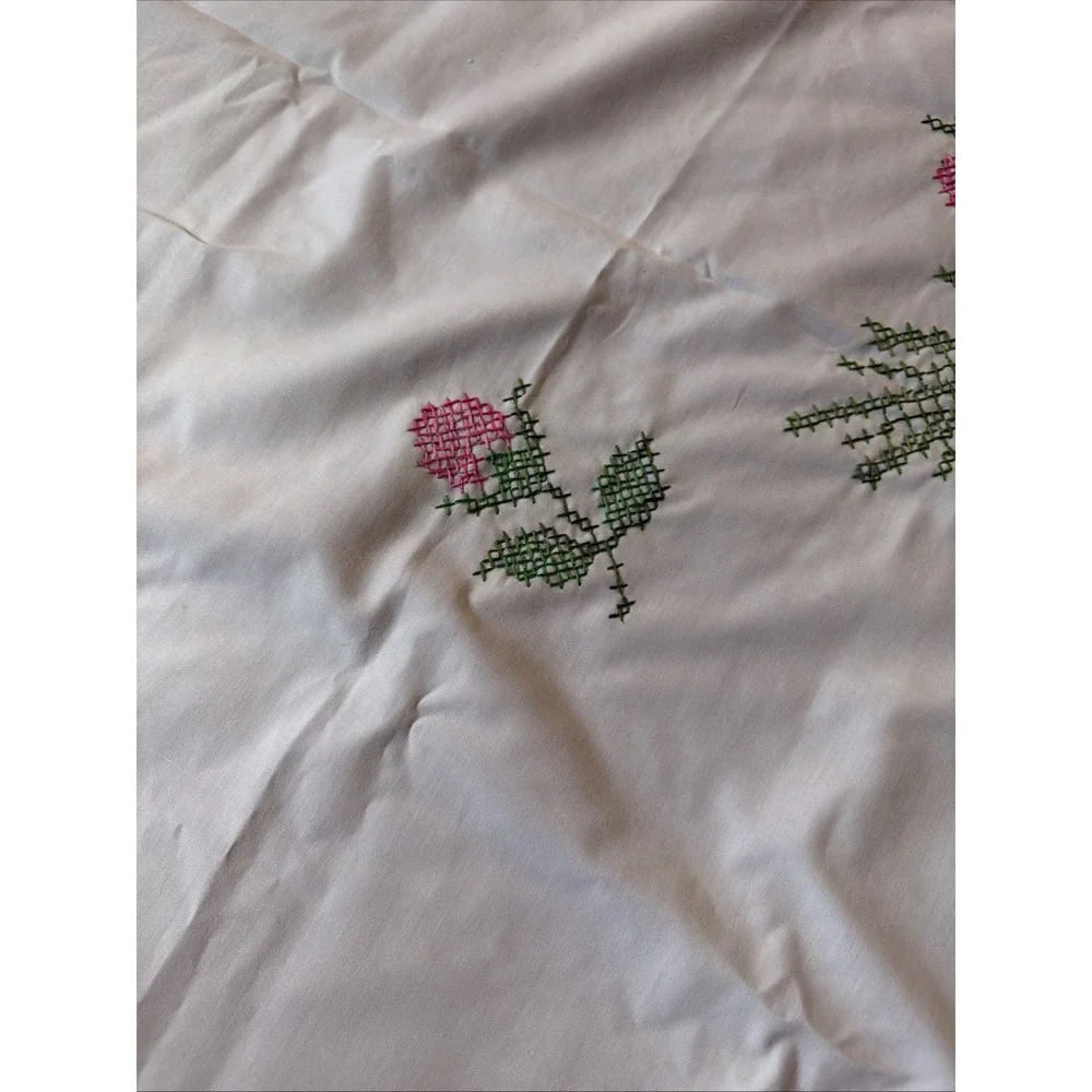 Vintage Tablecloth Hand-Embroidery Floral 50